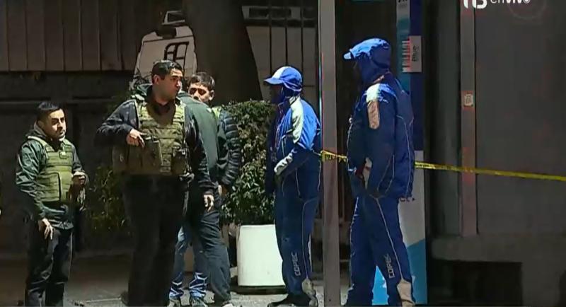 Asesinan a puñaladas a hombre en servicentro en Estación Central