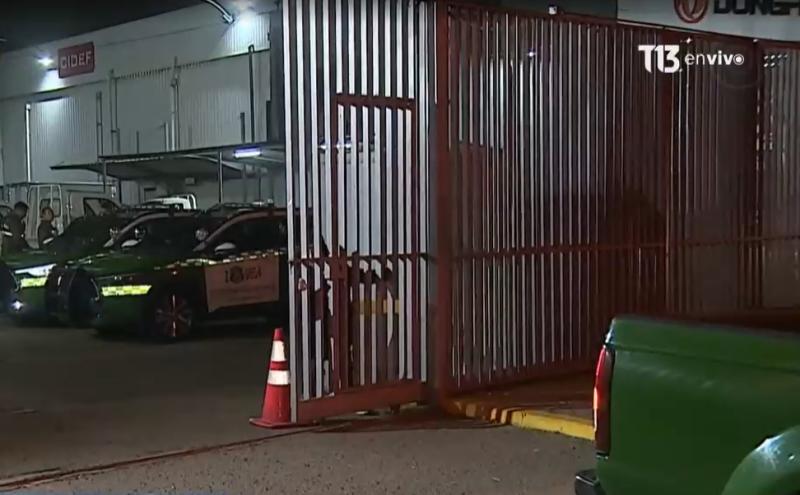 Amarraron a los guardias: Roban 10 vehículos nuevos de automotora en Estación Central