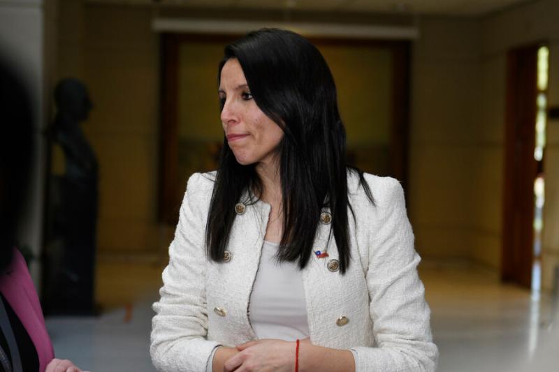 Agencia Uno - Senadora Gatica emplaza a Matthei