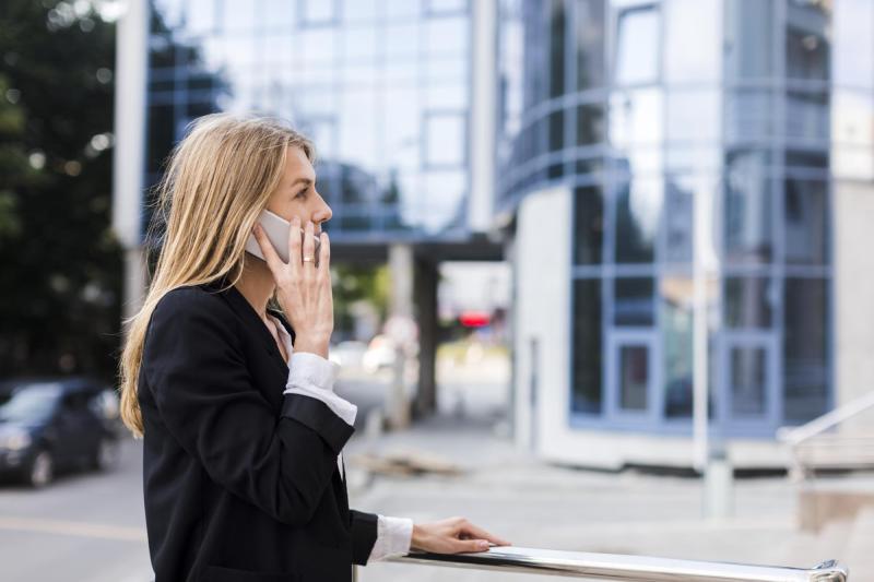 Imagen de freepik - Aprueban proyecto que regula llamadas publicitarias