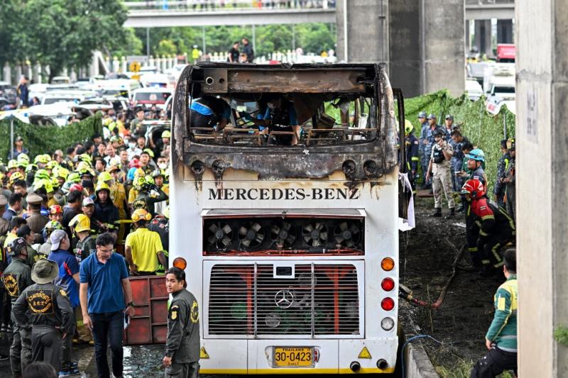 Un autobús escolar se incendia en Tailandia causando varios muertos