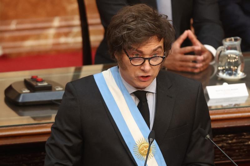 T13 - Javier Milei fustiga a exministro de Salud recién fallecido: "Partió uno de los políticos más siniestros de nuestra historia”