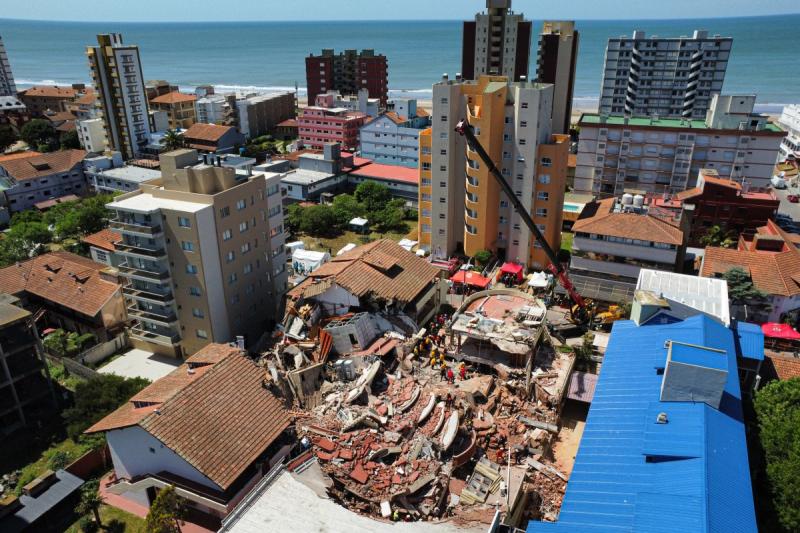 T13 - Encuentran segunda víctima mortal del derrumbe de hotel en Villa Gesell en Argentina