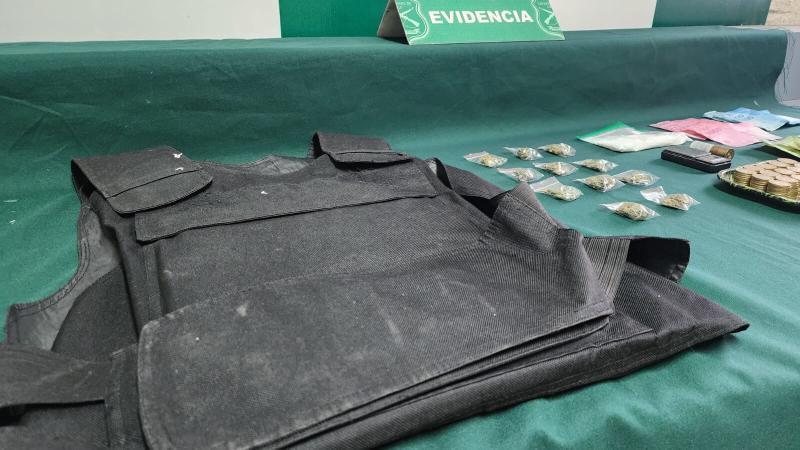 Evidencia encontrada tras la detención del hijo de uno de los reo fugado de Colina 1 - X @Carabdechile