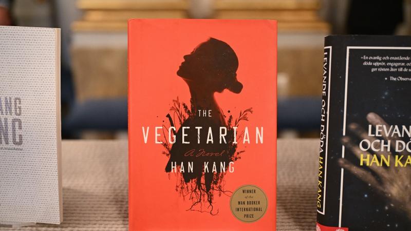 AFP - "La vegetariana" (2007), obra que hizo conocida internacionalmente a Han Kang, ganadora del Premio Nobel de Literatura 2024