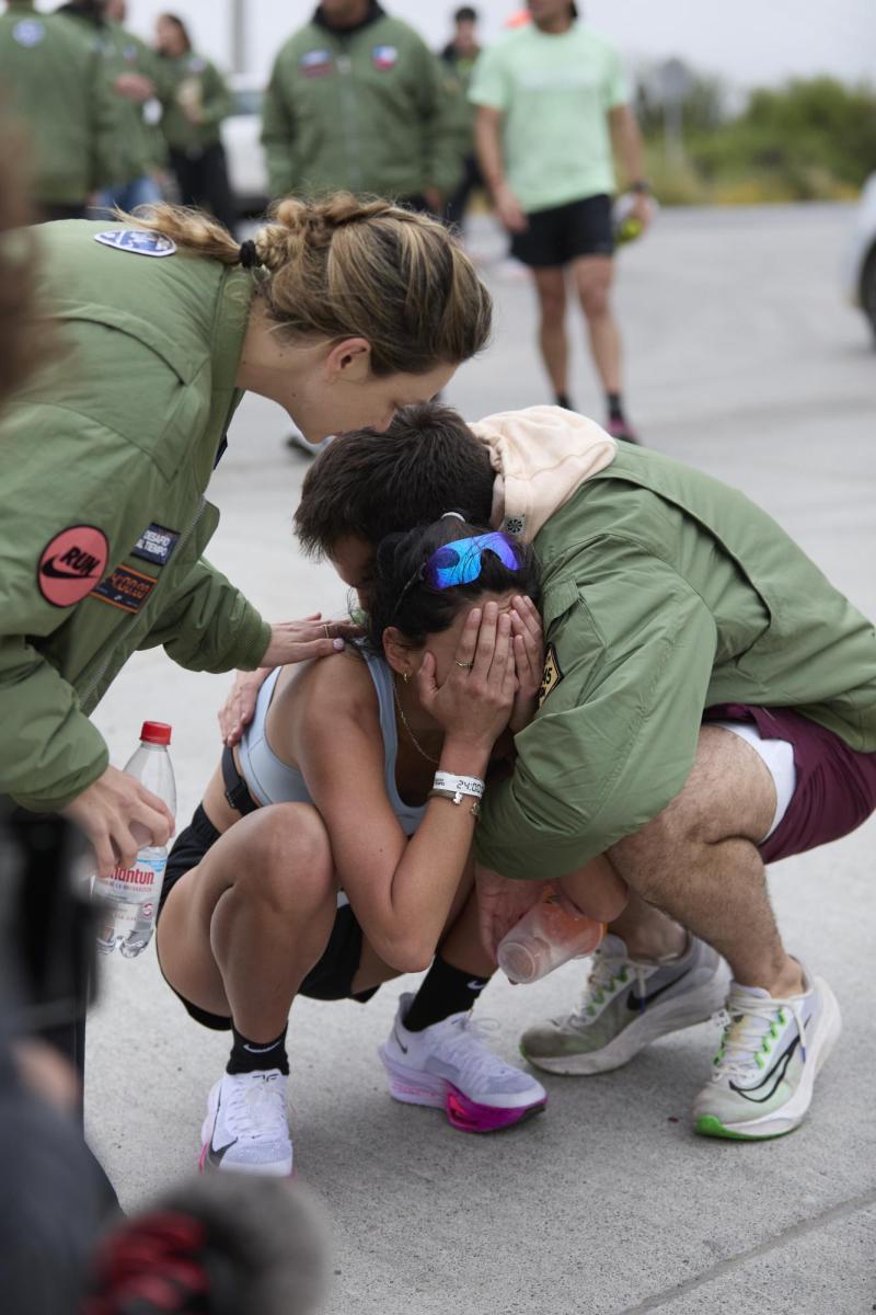 Mica llora al cerrar su participación.