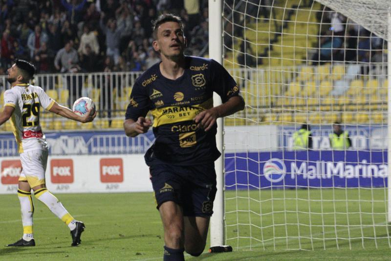 Maximiliano Cerato durante su paso por Everton - Créditos: Photosport