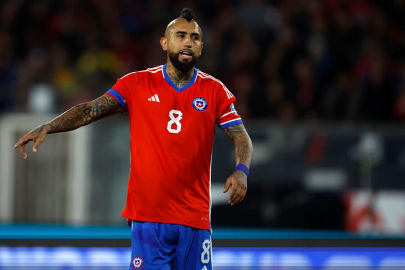 Ex U de Chile contra Arturo Vidal - Créditos: Photosport