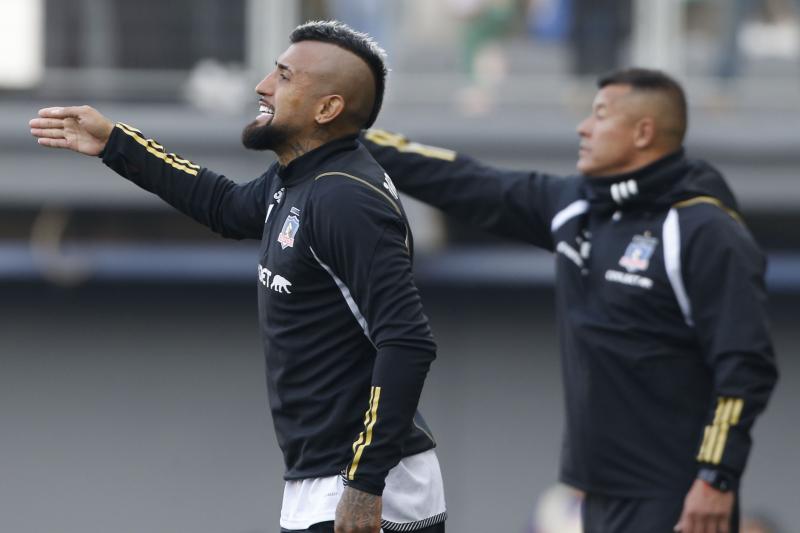 Arturo Vidal y Jorge Almirón. Crédito: Photosport.