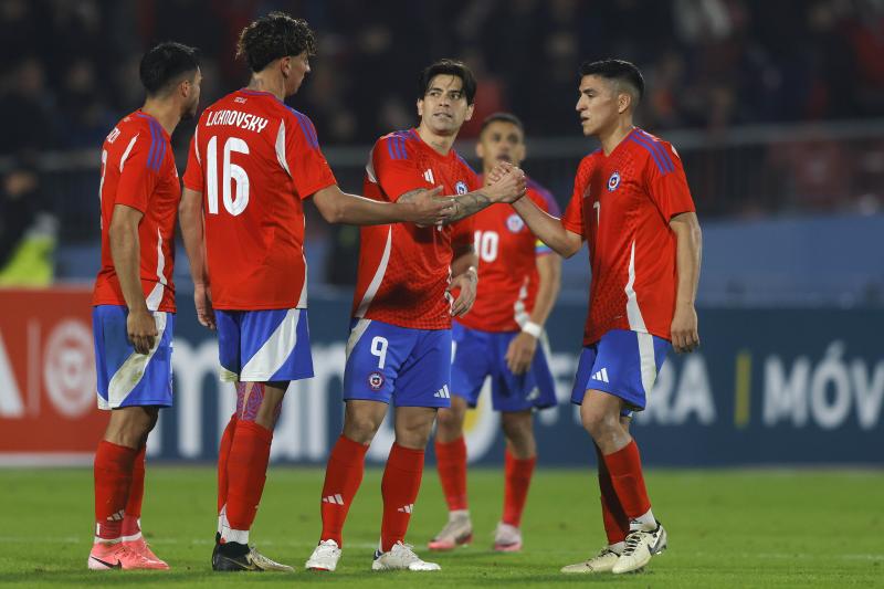 Los jugadores condicionados para enfrentar a Colombia. Crédito: Photosport.