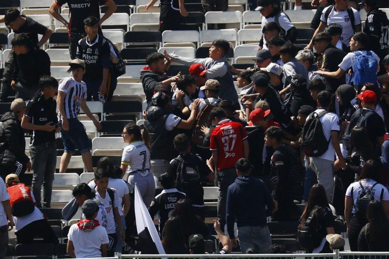 Hinchas de Colo Colo en el Arengazo - Créditos: Photosport