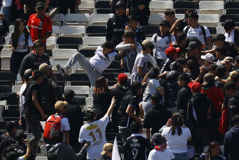 Hinchas de Colo Colo en el Arengazo - Créditos: Photosport