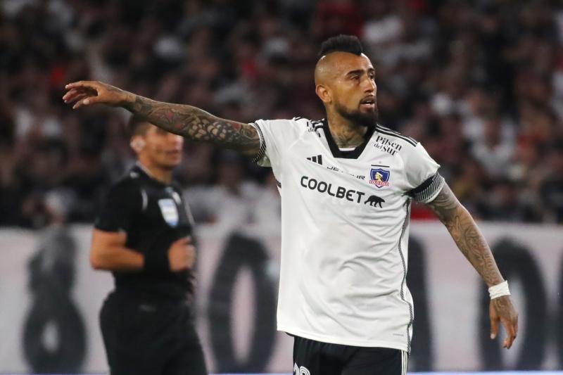 Arturo Vidal recibió dardos de parte de un histórico de Argentina - Crédito: Photosport