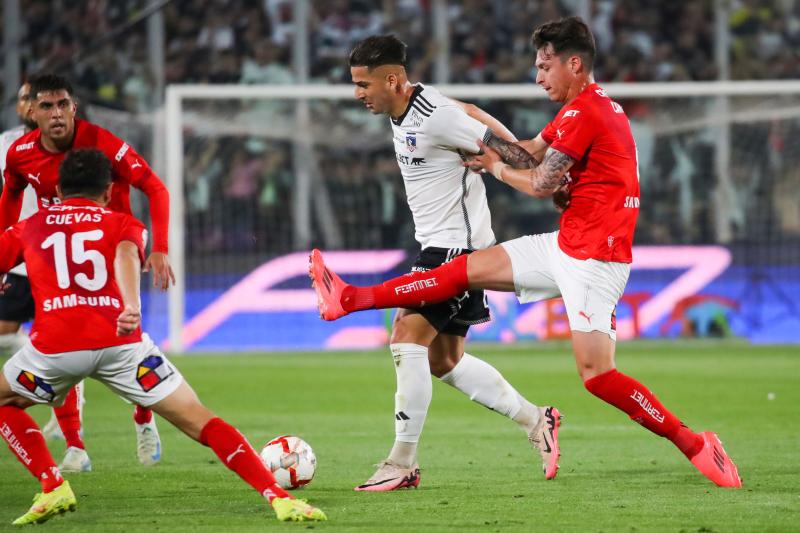 Alfred Canales tuvo un bajo rendimiento frente a Colo Colo - Créditos: Photosport