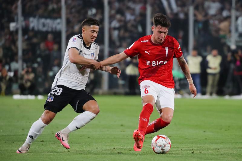 Alfred Canales fue el jugador más criticado de la UC frente a Colo Colo - Créditos: Photosport