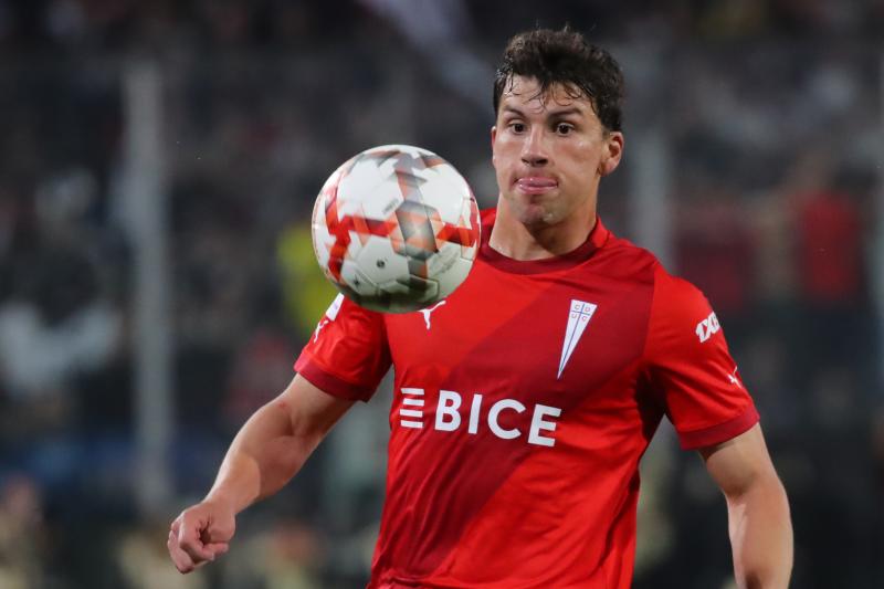 Gonzalo Tapia podría dejar la UC para partir a Brasil - Créditos: Photosport