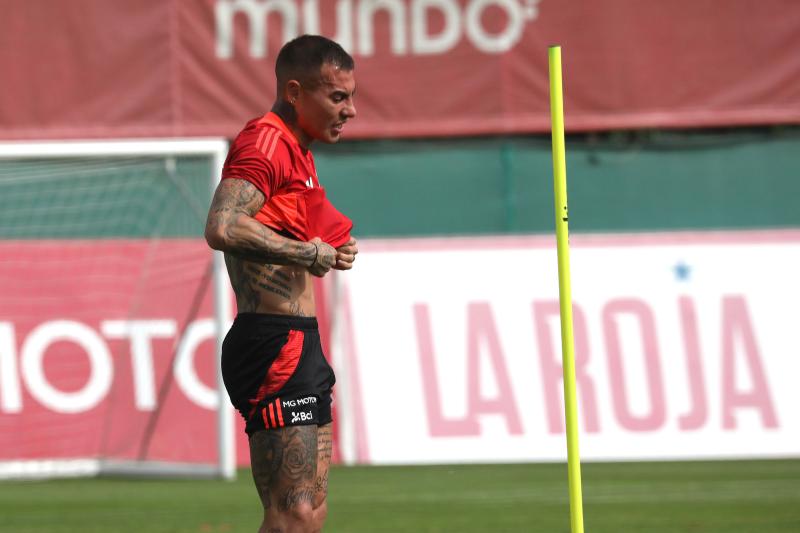 Eduardo Vargas se prepara para los partidos ante Brasil y Colombia - Crédito: Photosport