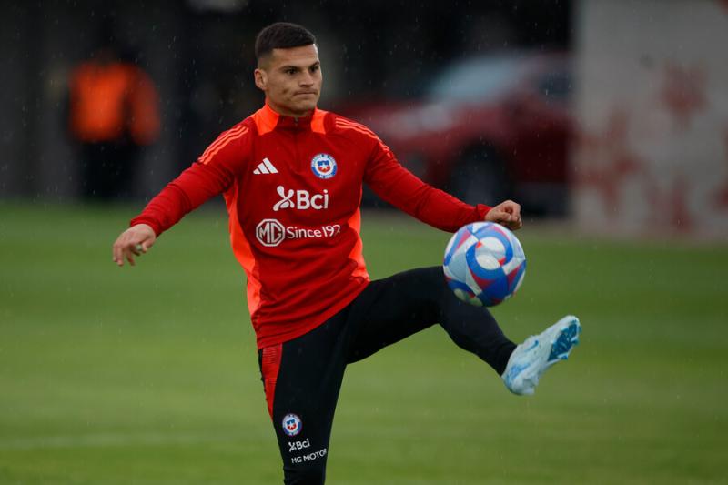 Arturo Vidal propone a Lucas Cepeda como titular en Chile - Créditos: Photosport