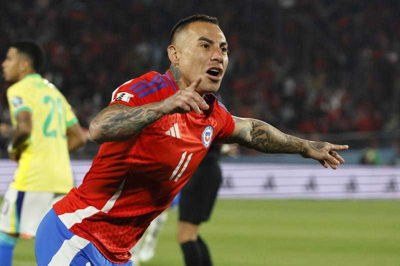 Eduardo Vargas le anotó a Brasil por las Eliminatorias - Crédito: Photosport