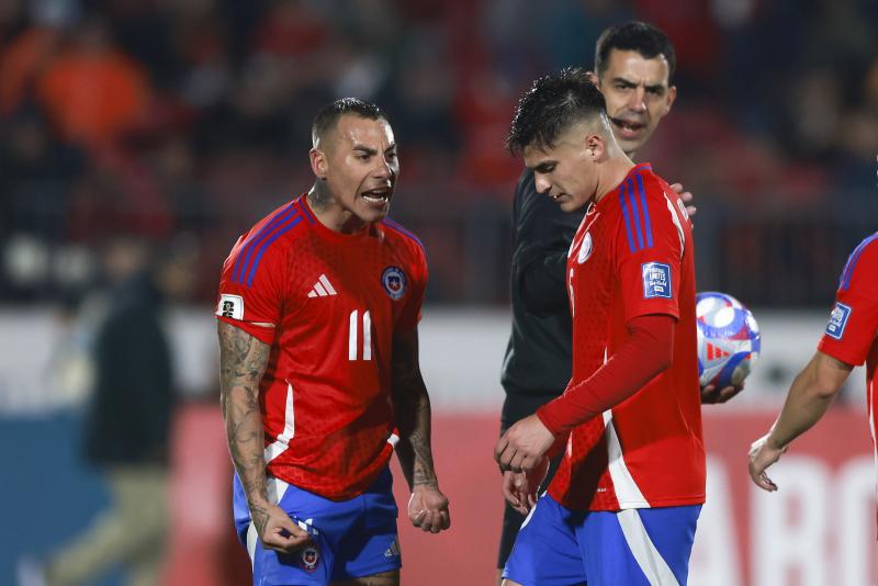 El enojo de Eduardo Vargas con Thomas Galdames - Crédito: Photosport