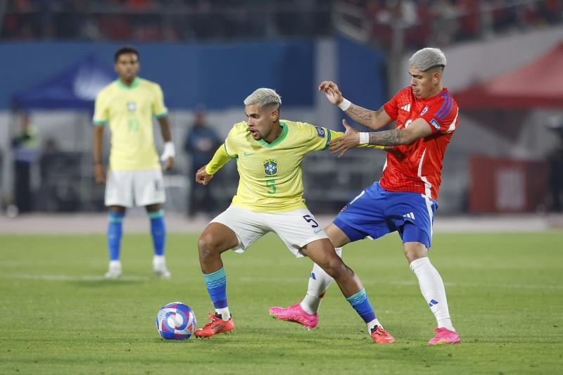 Carlos Palacios jugó solo algunos minutos contra Brasil - Créditos: Photosport