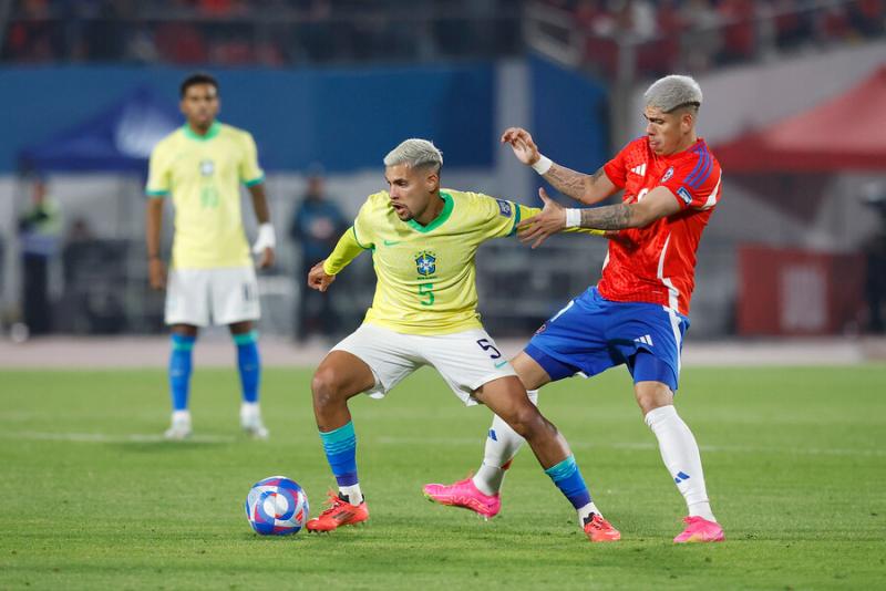 Carlos Palacios es baja en Chile vs Colombia - Créditos: Photosport