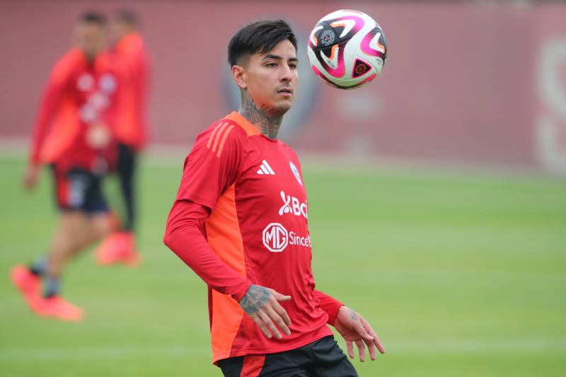 Erick Pulgar es la única sorpresa de la última formación de Ricardo Gareca - Crédito: Photosport