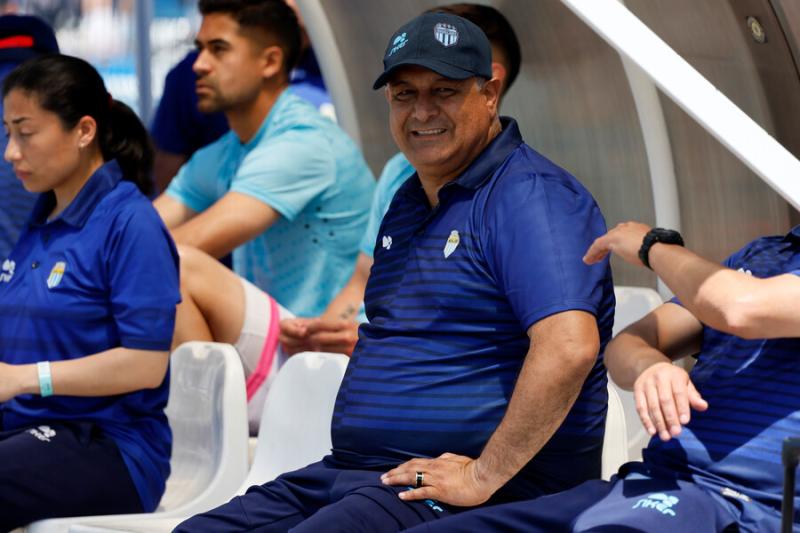 Ronald Fuentes defiende a Carlos Palacios en La Roja - Créditos: Photosport