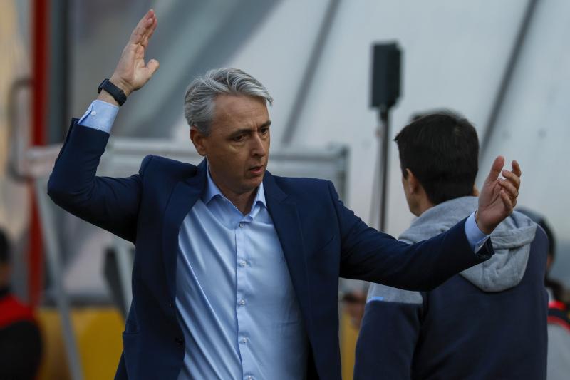 Tiago Nunes no lo pasa bien en la UC - Créditos: Photosport