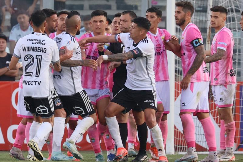 Arturo Vidal y pelea con jugador de Magallanes - Créditos: Photosport