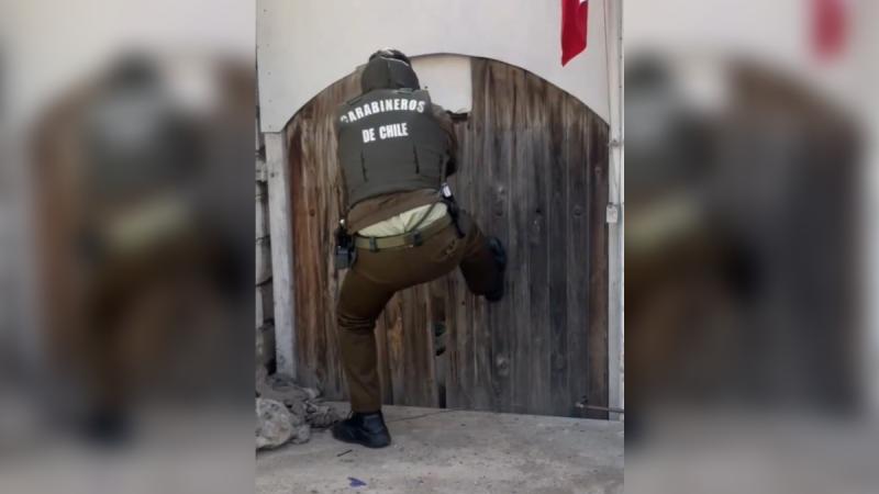 Gentileza - Carabineros salva la vida a perrito en La Serena