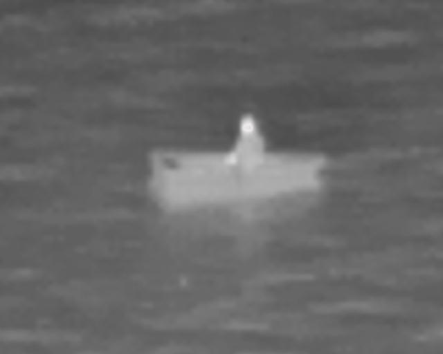 Rescatan a pescador que estuvo por horas aferrado a unas algas para no irse con la corriente | Cedida