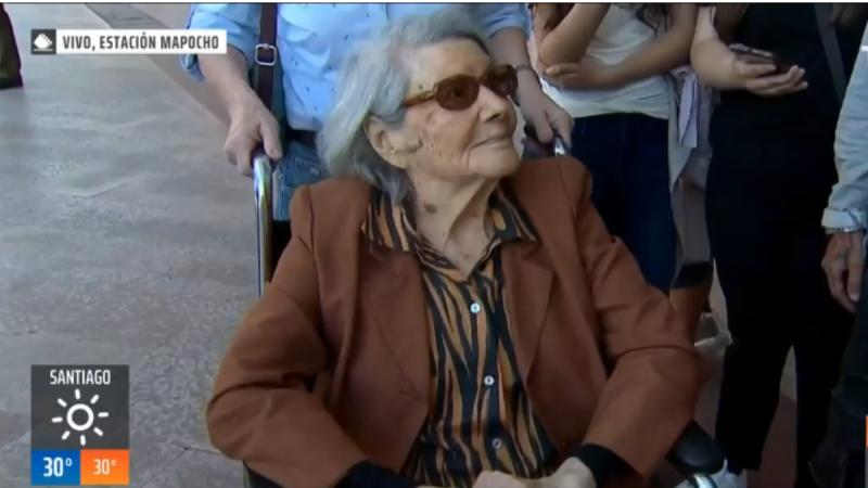 Mujer de 101 años no pudo votar por tener el carnet vencido - T13 Finde