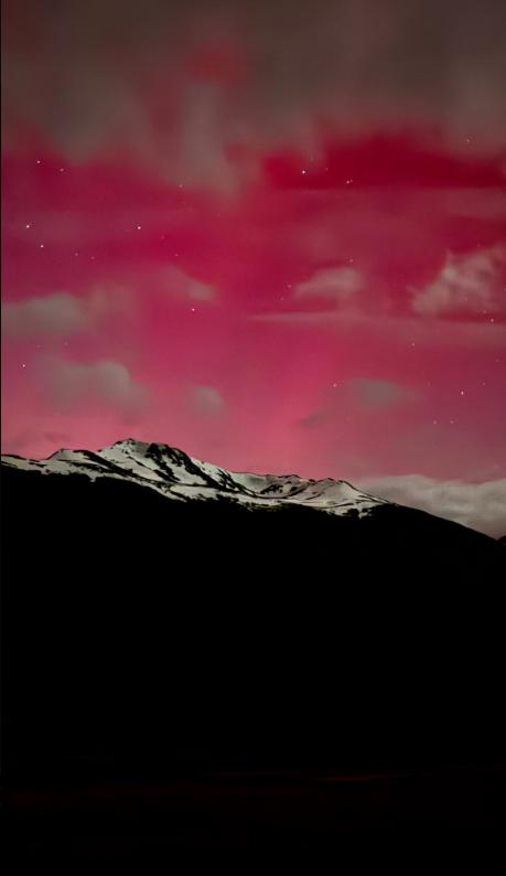 Fotografía @andreabelennp - Registran auroras australes en el sur de Chile