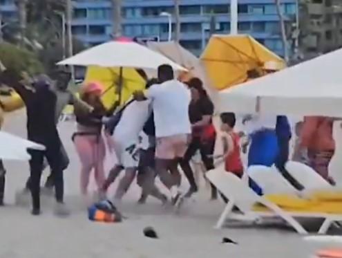 T13 - Violenta pelea entre comerciantes extranjeros en Playa Cavancha