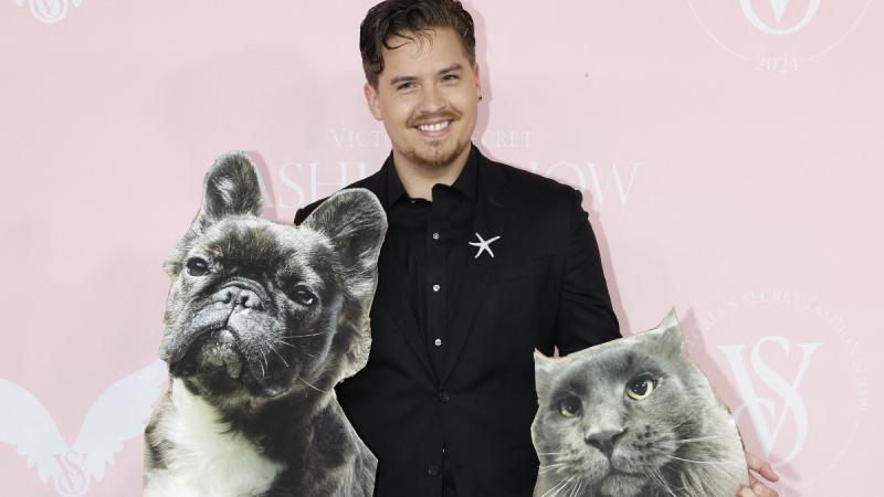 Dylan Sprouse llegó a apoyar a Barbara Palvin - AFP