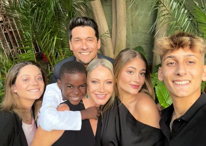 Instagram @rafaaraneda - Rafael Araneda, Marcela Vacarezza y sus cuatro hijos