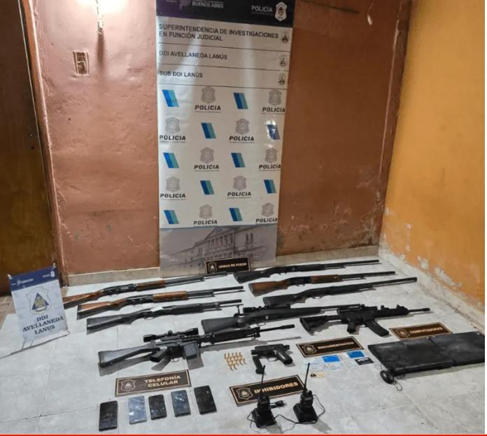 Parte del arsenal recuperado