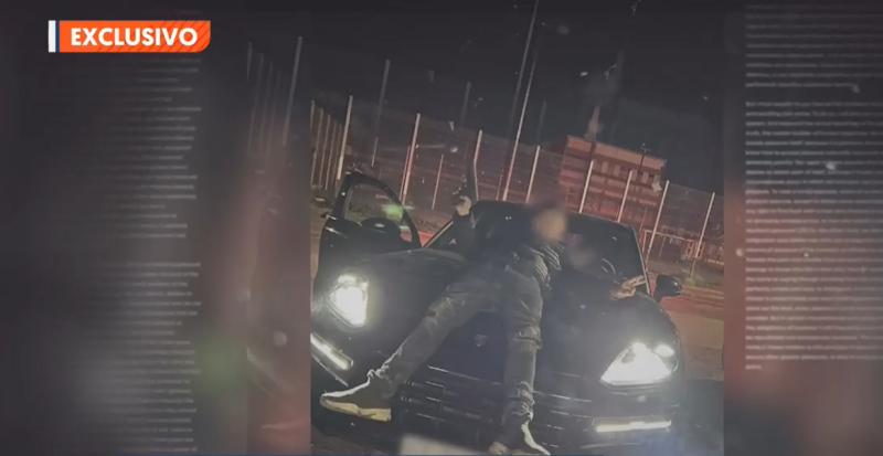 Las imágenes "jactándose" de los asaltantes de Julio César Rodríguez: Con armas y posando en el auto