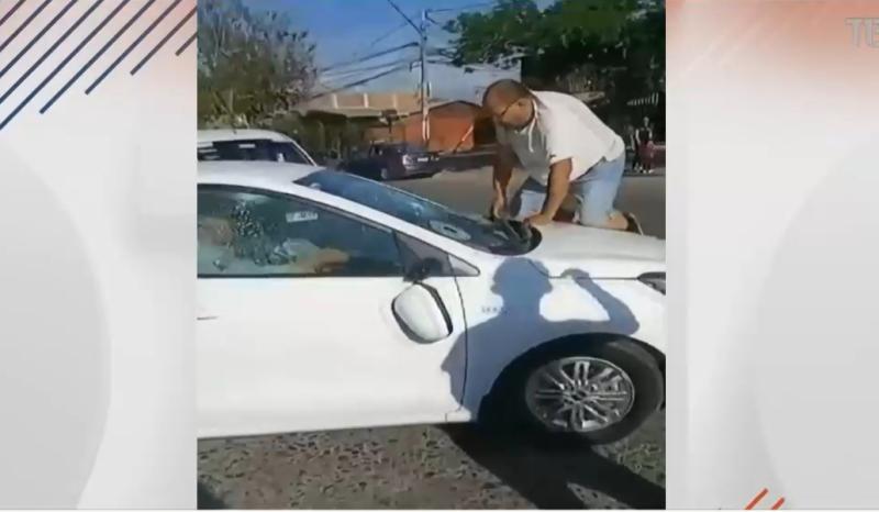 Fiscalizadores del Ministerio de Transporte denuncian agresiones: Habría sido un grupo de taxistas en Recoleta