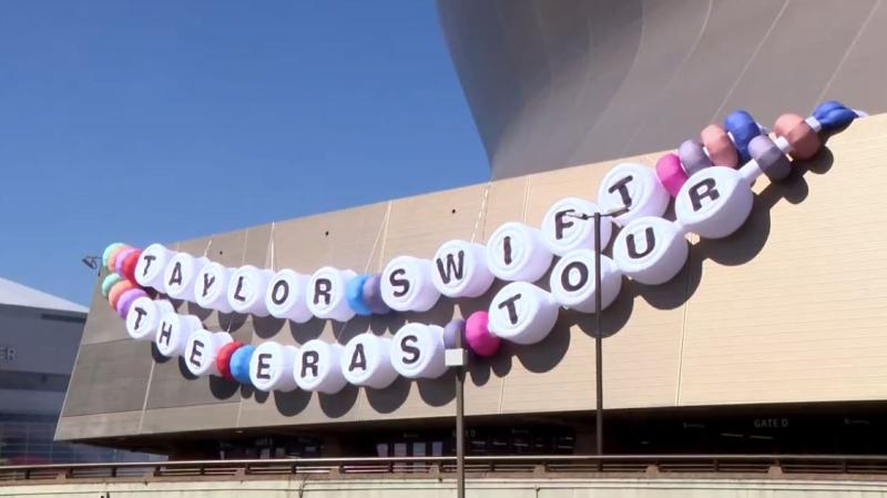 X @WDSU - Taylor Swift reacciona al fenómeno de las 'friendship bracelets" en concierto en Los Angeles