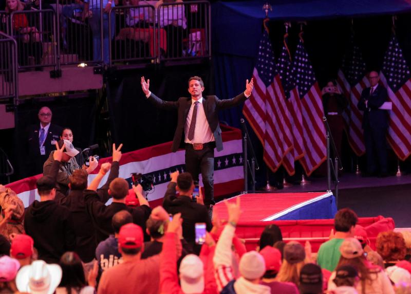 Jennifer López criticó la broma racista de Tony Hinchcliffe contra Puerto Rico - Reuters