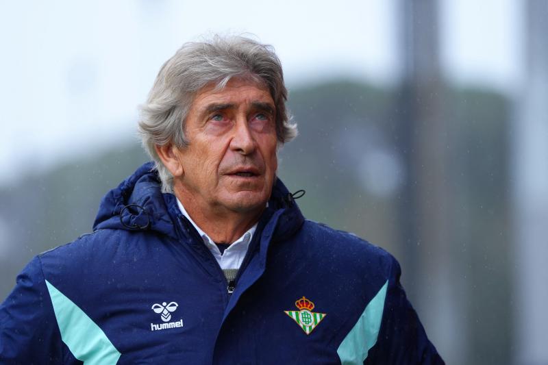 Manuel Pellegrini no se mueve del Real Betis - Crédito: AFP