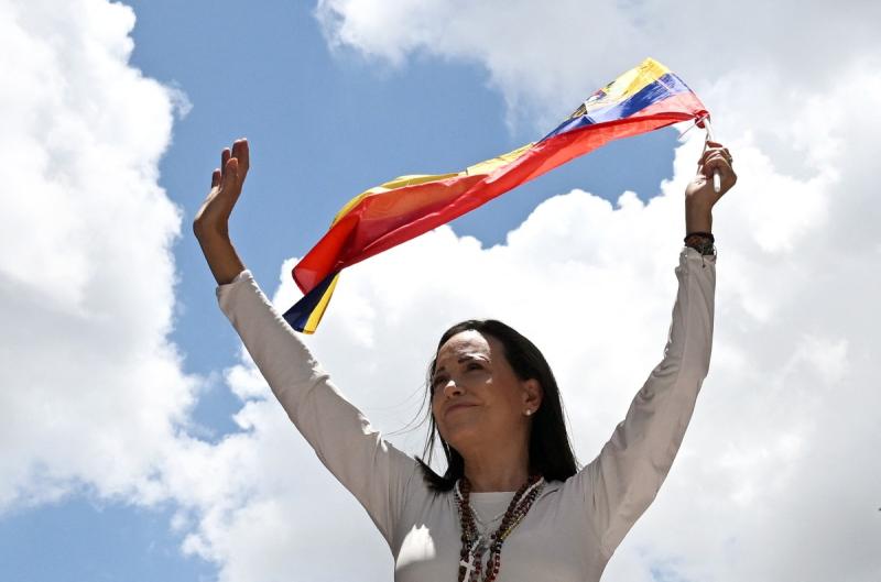 T13 - Oposición llama a una "enorme" protesta "dentro y fuera" de Venezuela el 1 de diciembre