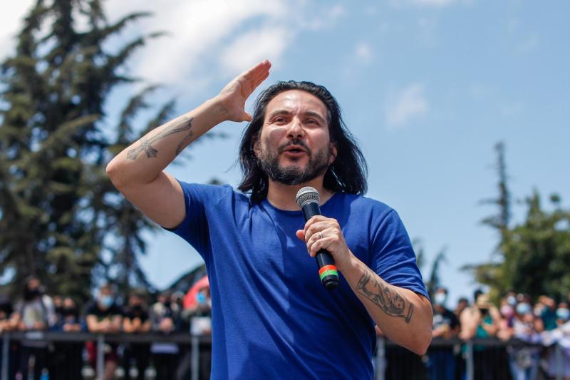 T13 - Felipe Avello deja atrás su nombre y legalmente ahora se llama Simón Suazo Avello