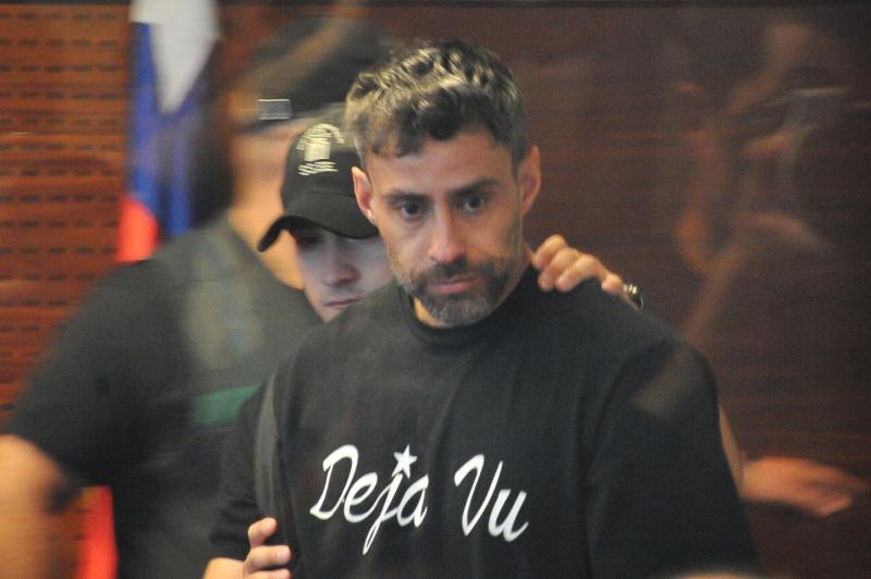 T13 - Captan a Claudio Valdivia visitando a Jorge en cárcel de Rancagua