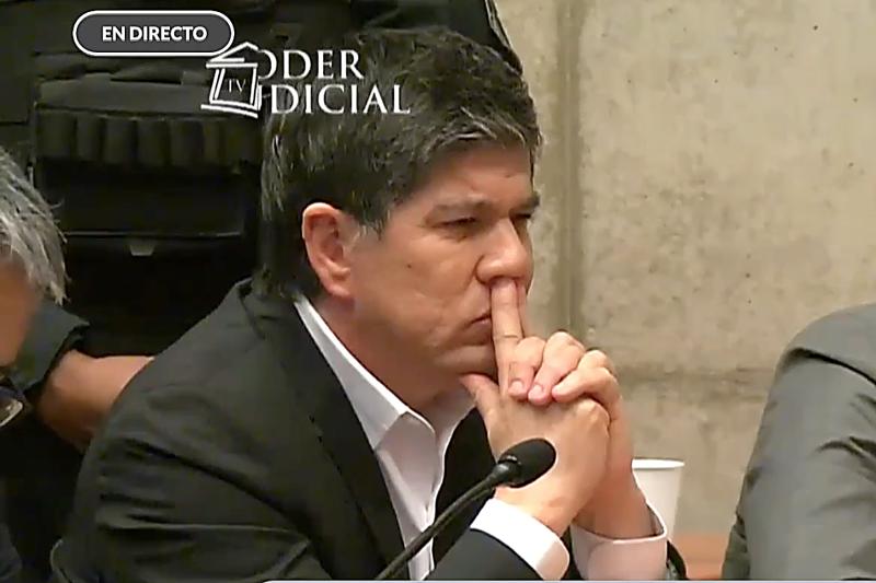 Agencia Uno - El momento en que Manuel Monsalve fue escoltado por Gendarmería para cumplir prisión preventiva