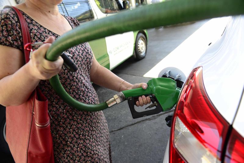 Agencia Uno - SEC clausura servicentro de Providencia tras comprobar que vendía combustible adulterado