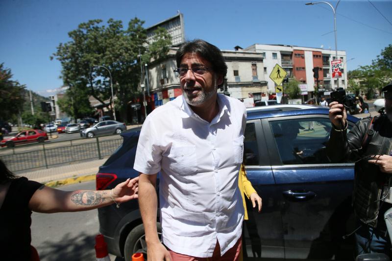 ATON - Daniel Jadue al momento de votar en la primera vuelta