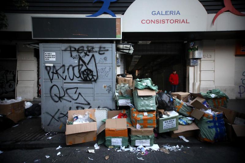 Aton - Basura en el centro de Santiago